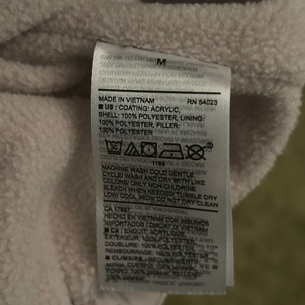 Old Navy Puffer Vest - Picture 9 of 9